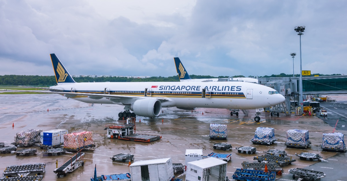 Singapore Airlines Staff to Receive Nearly 8 Months Bonus After Record ...